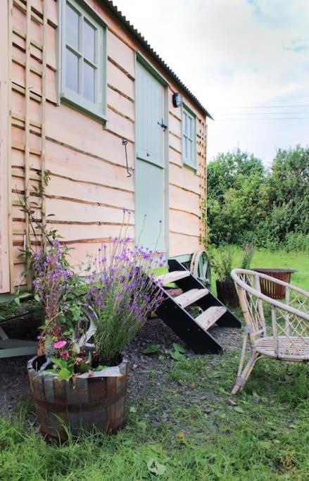 The Shepherds Hut シュルーズベリー エクステリア 写真