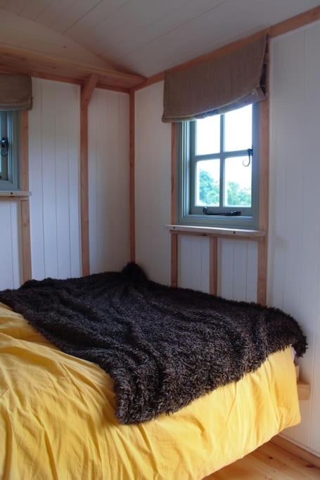 The Shepherds Hut シュルーズベリー エクステリア 写真