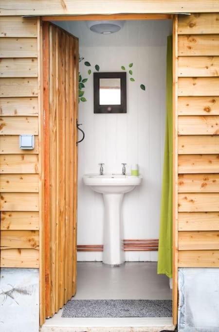 The Shepherds Hut シュルーズベリー エクステリア 写真