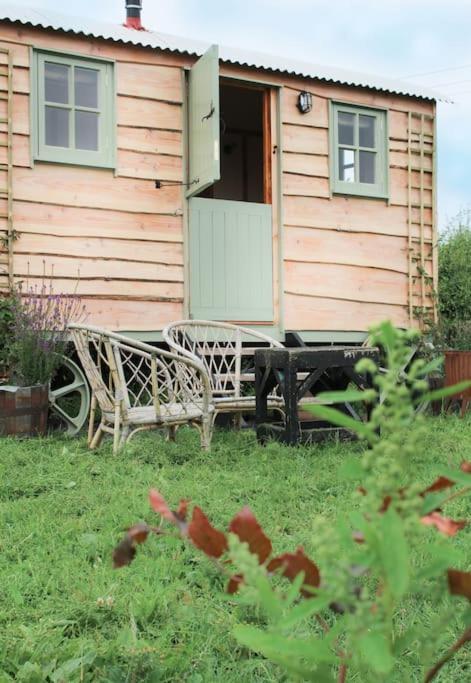 The Shepherds Hut シュルーズベリー エクステリア 写真