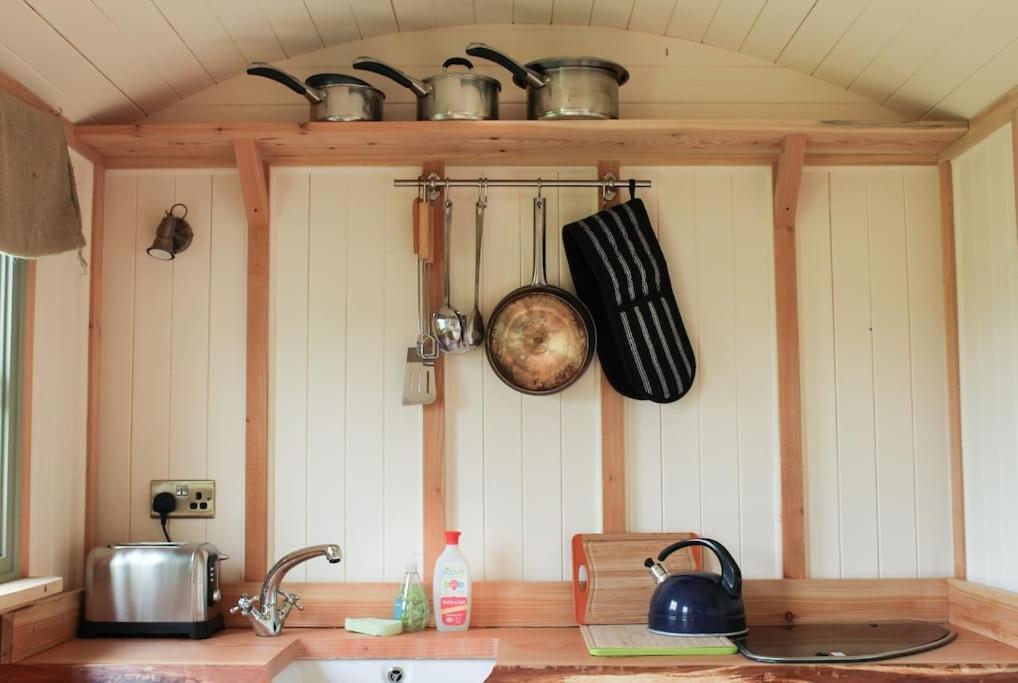 The Shepherds Hut シュルーズベリー エクステリア 写真