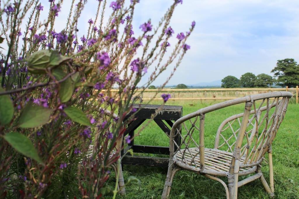 The Shepherds Hut シュルーズベリー エクステリア 写真